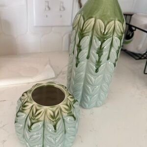 Green and White Ceramic Leaf Vase Set